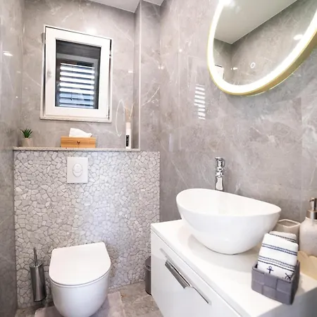 Διαμέρισμα Luxury Karigo *