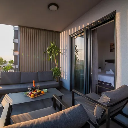 Διαμέρισμα Luxury Karigo