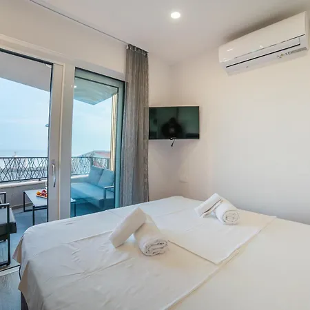 Апартаменты Luxury Karigo